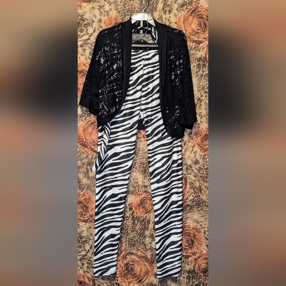 Zebra costume including all accessories. Like New. OS - Picture 8 of 8